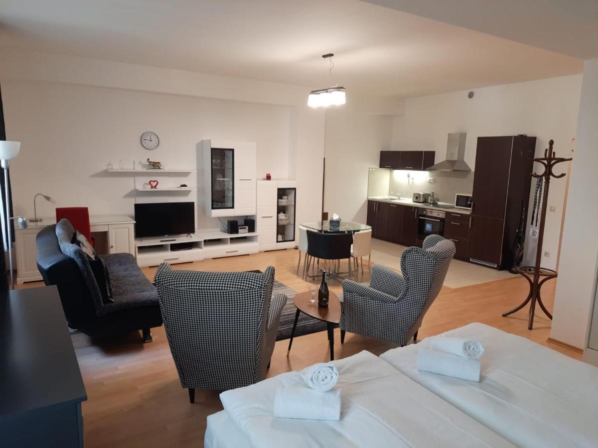 Apartman Nad Kolonadou Karlsbad Exteriör bild